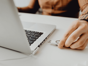 Cổng USB thiết bị lưu trữ